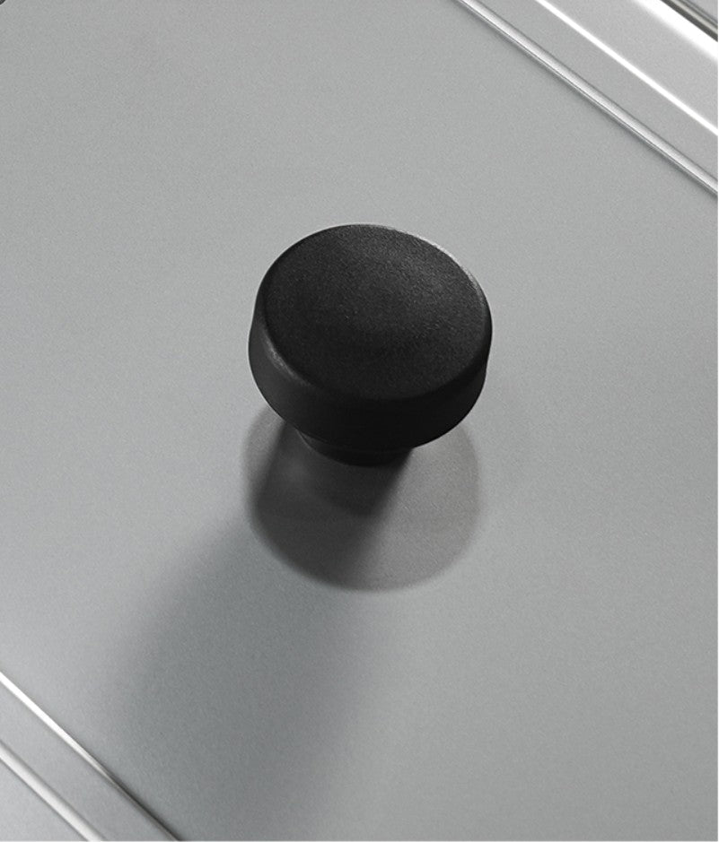 Close-up of the synthetic resin knob bolted through the centre of the cover