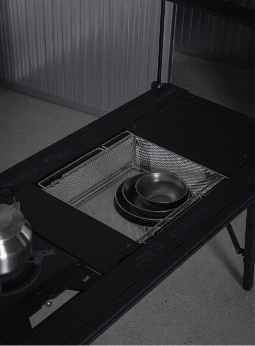 BUENOFE IGT Mesh Tray 1.5 in a dark table setup holding a pot beside the cooking area