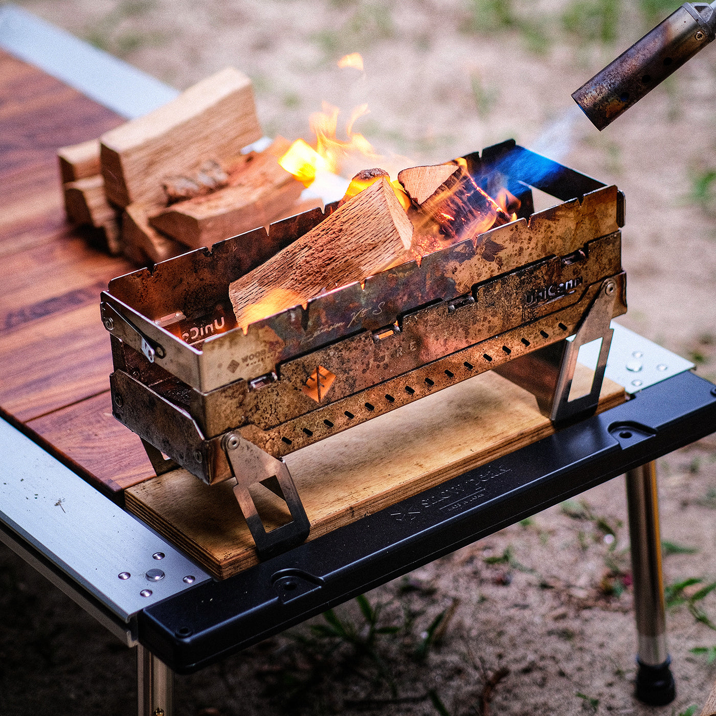 Wood&Burn UniconnS torching firewood