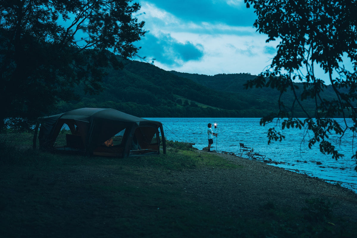 Aero Cumulus Shell, Brown, at dusk beside the lake