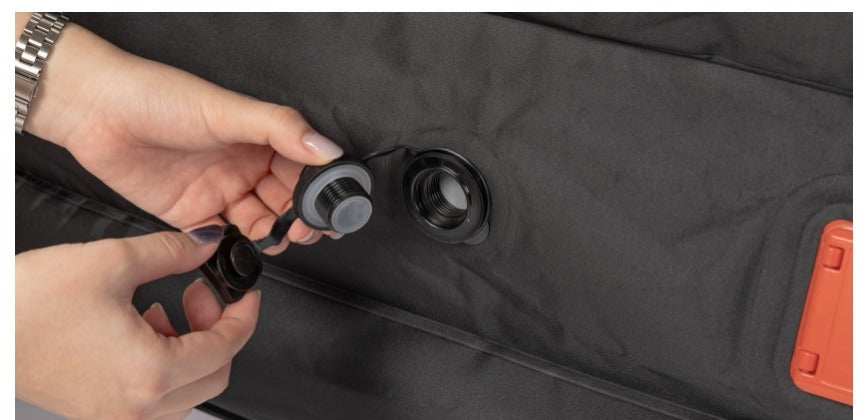 Dual valve system on the side of the air mat