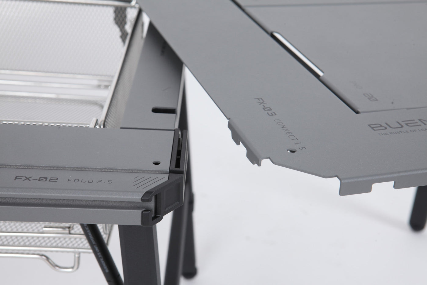 Angled close-up of the BUENOFE IGT Connect Table 1.5 joined to an adjacent IGT table on a white background, showing the notched rail edge and how the two surfaces meet flush.
