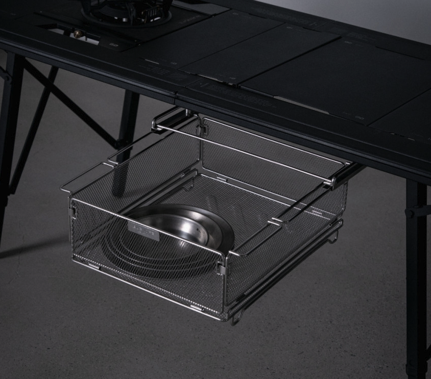 BUENOFE IGT Rail Frame 1.5 holding a pan in the tray beneath a dark tabletop