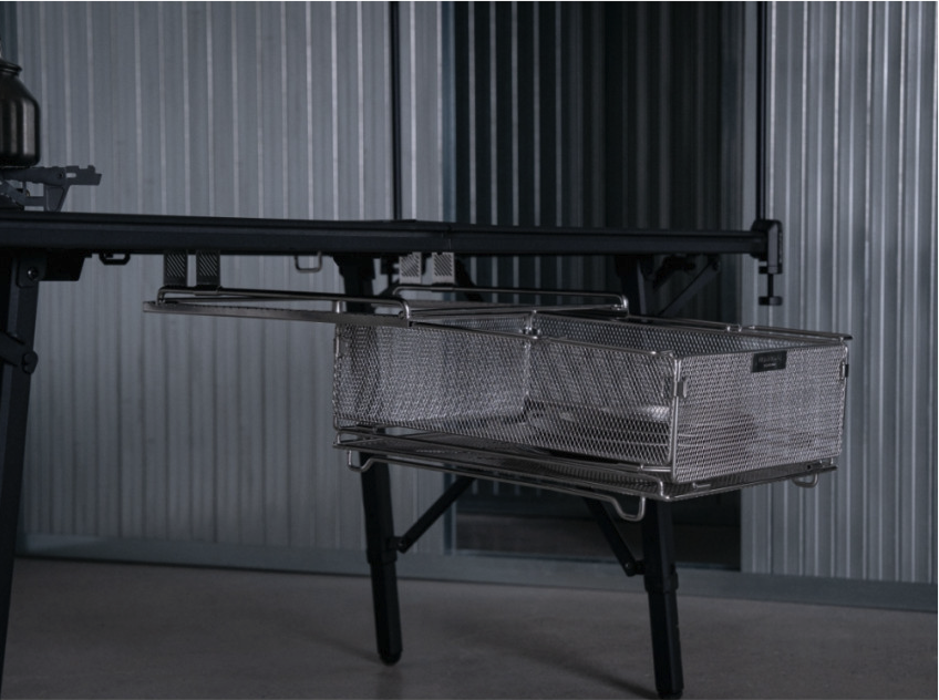 BUENOFE IGT Rail Frame 1.5 carrying the mesh tray under a dark table in low light