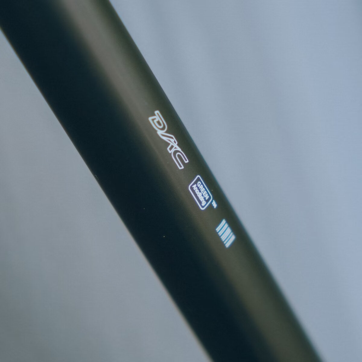 Land Lock X, Brown, close-up of the DAC aluminum alloy frame pole