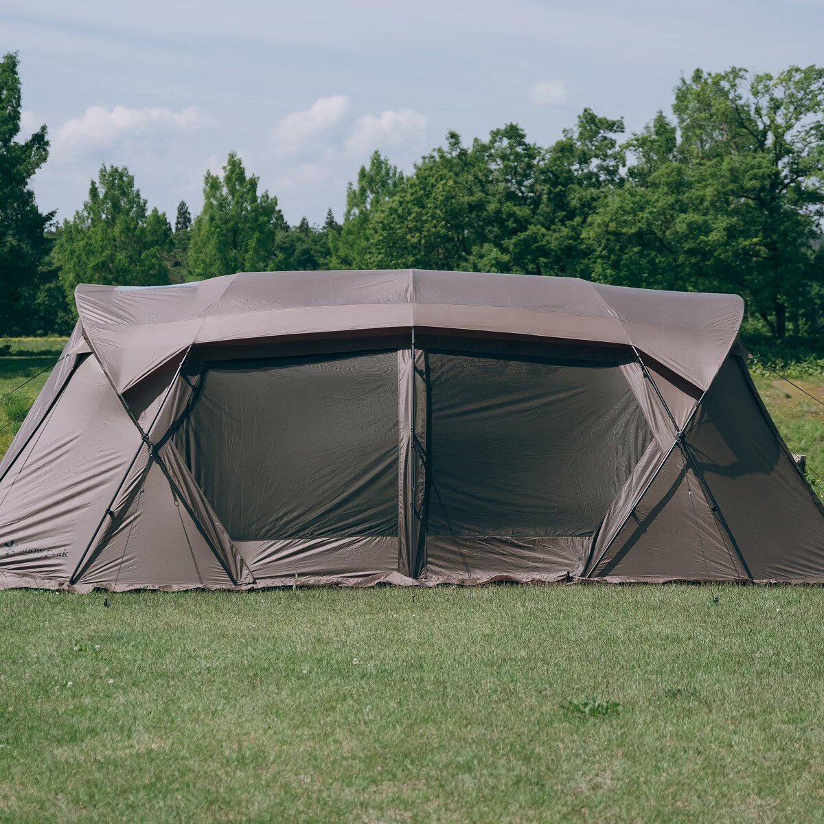 Land Lock X, Brown, side view with the full mesh panels open